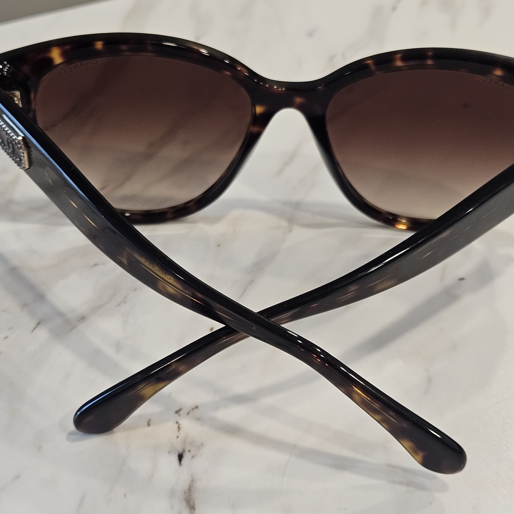 CHANEL Oversized Tortoiseshell Sunglasses w/box! - Picture 6 of 6
